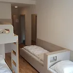 ユーゲントヘルベルゲ インターナショナル *