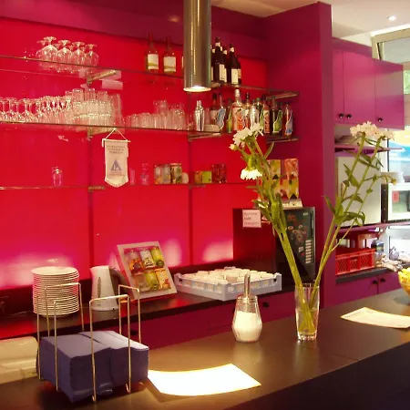 ユーゲントヘルベルゲ インターナショナル *